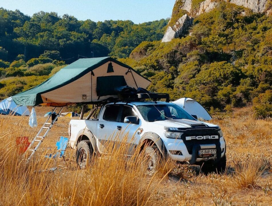 Car-Tents-Make-Travelling-Outdoors-More-Comfortable