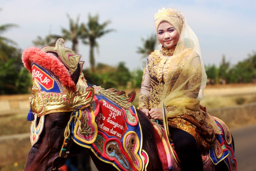 Indonesian-Traditional-Clothing