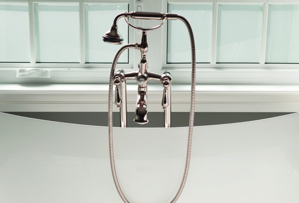Different-Types-of-Bathtub-Faucets