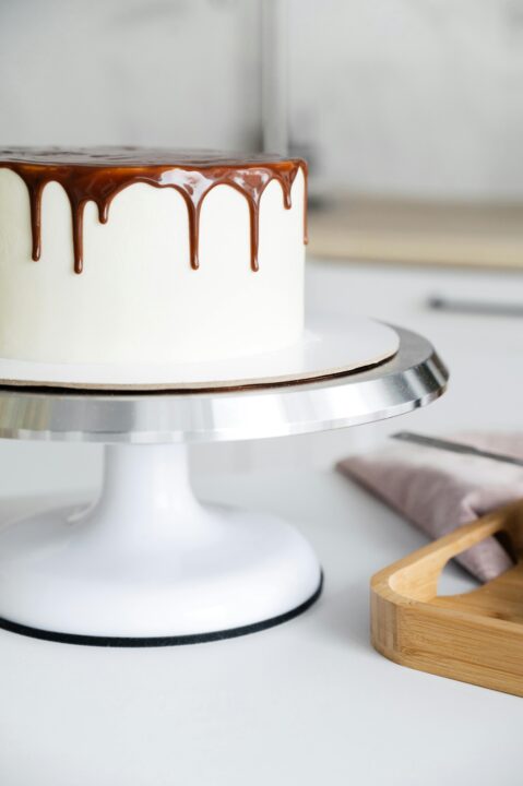 How-to-make-drip-icing-with-icing-sugar