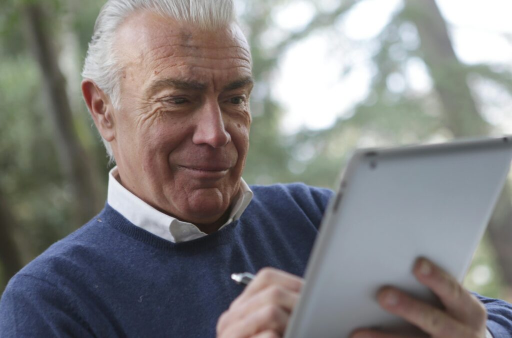 Gadgets-for-elderly-people